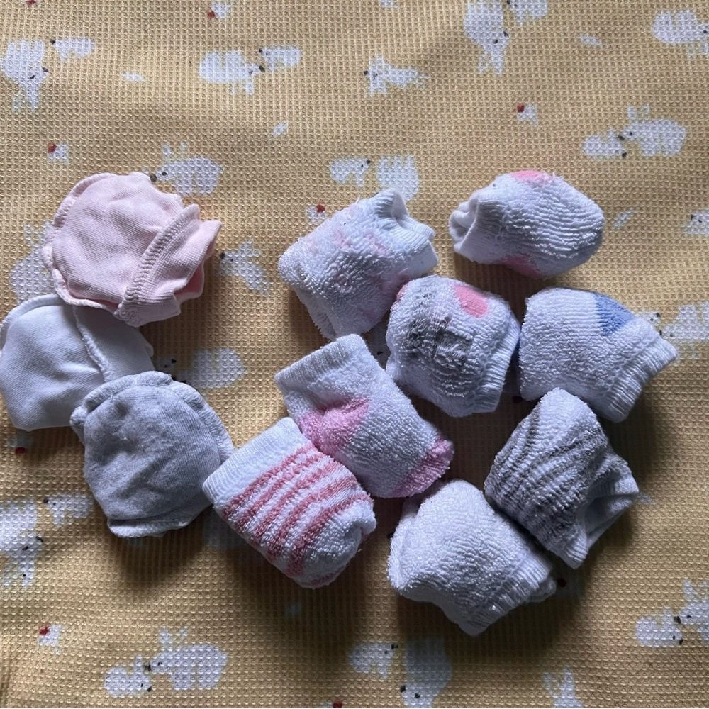Babygirl socks / mittens